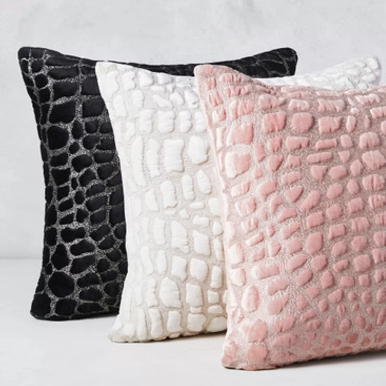 Z Gallerie Lenexa Pillow 22" - Blush> Textile Sale | Solid Pillows