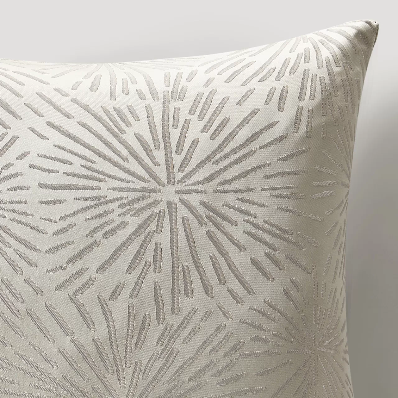 Z Gallerie Starburst Jaqcuard Pillow 22"> Textile Sale | New Pillows