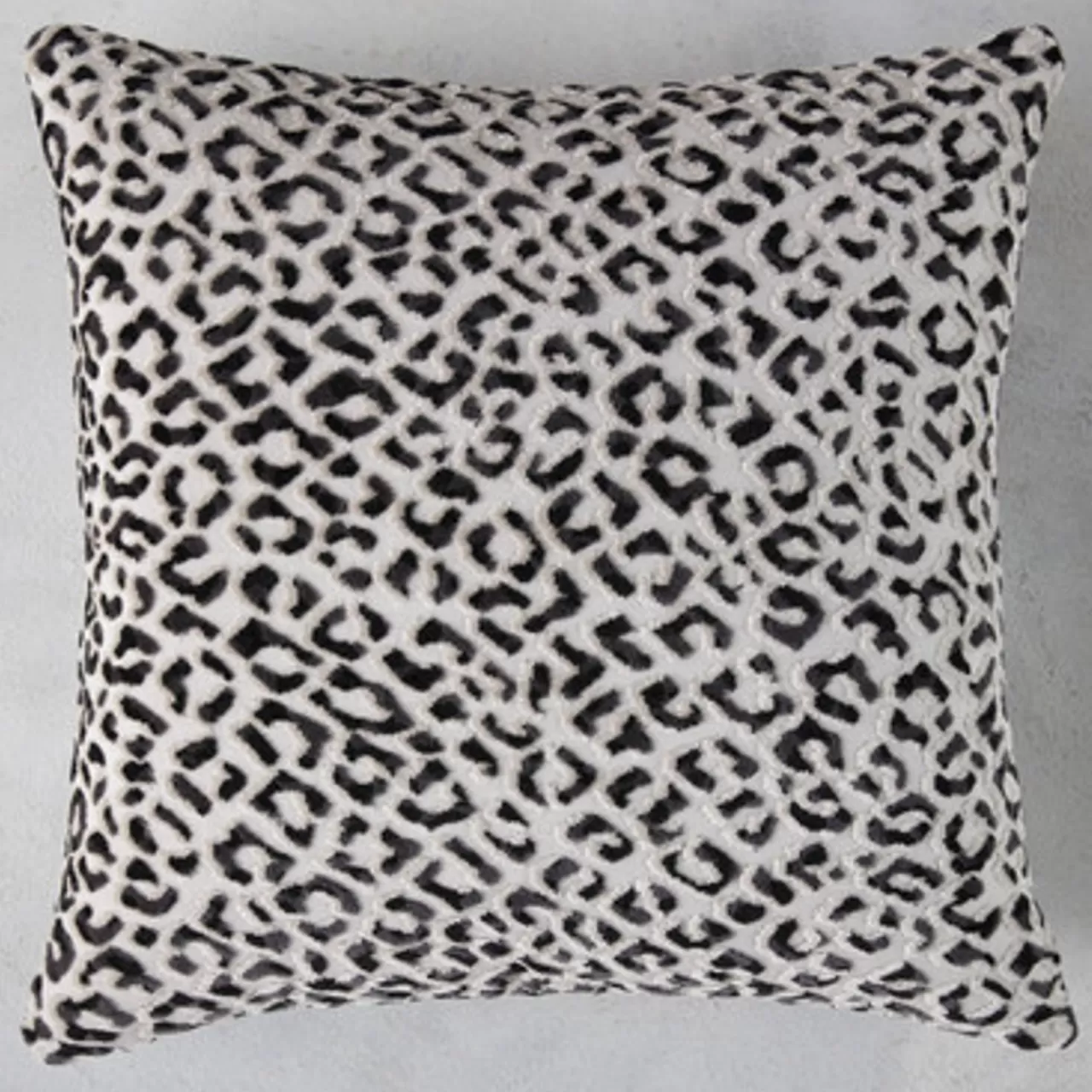 Z Gallerie Tess Pillow 22" - Black> Textile Sale | Patterned Pillows